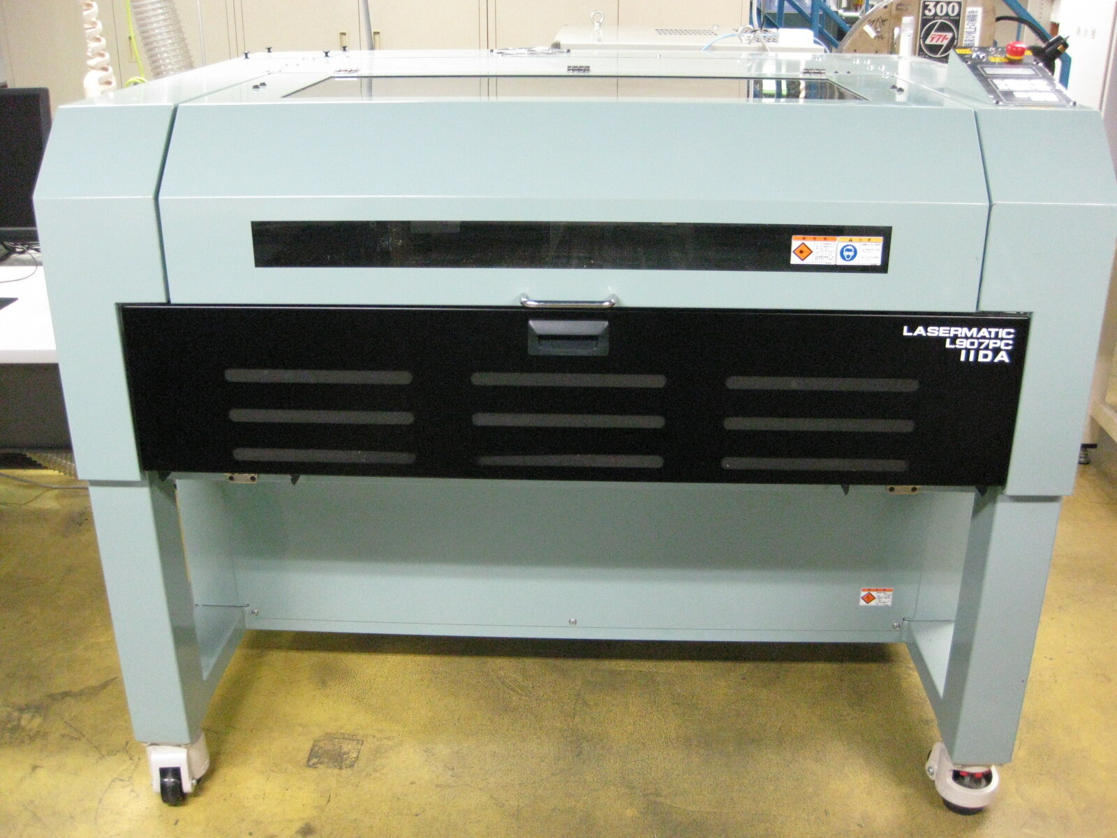 ﾚｰｻﾞｰ加工機Laser cutting machine(L807PC)