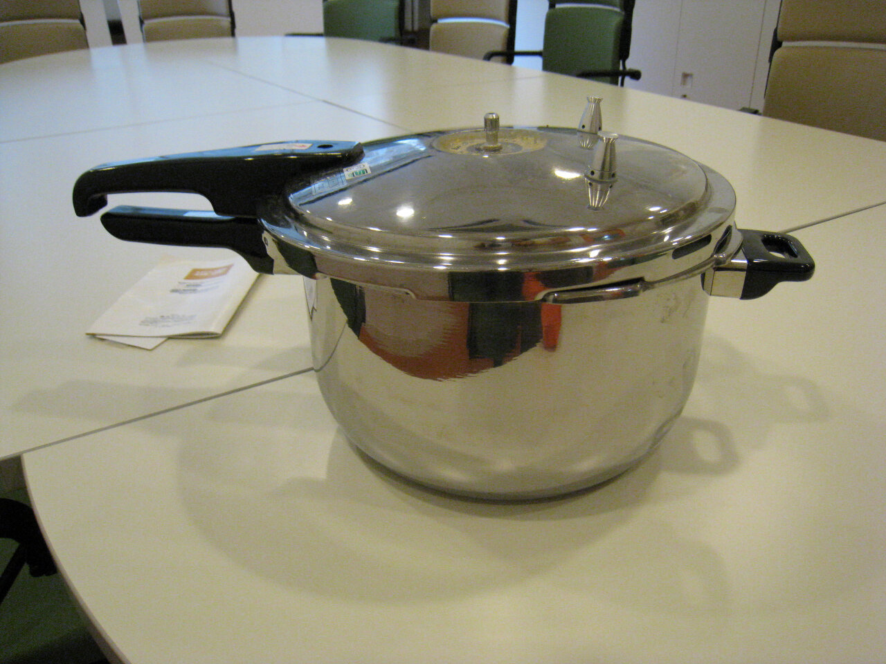 圧力なべ Pressure Cooker