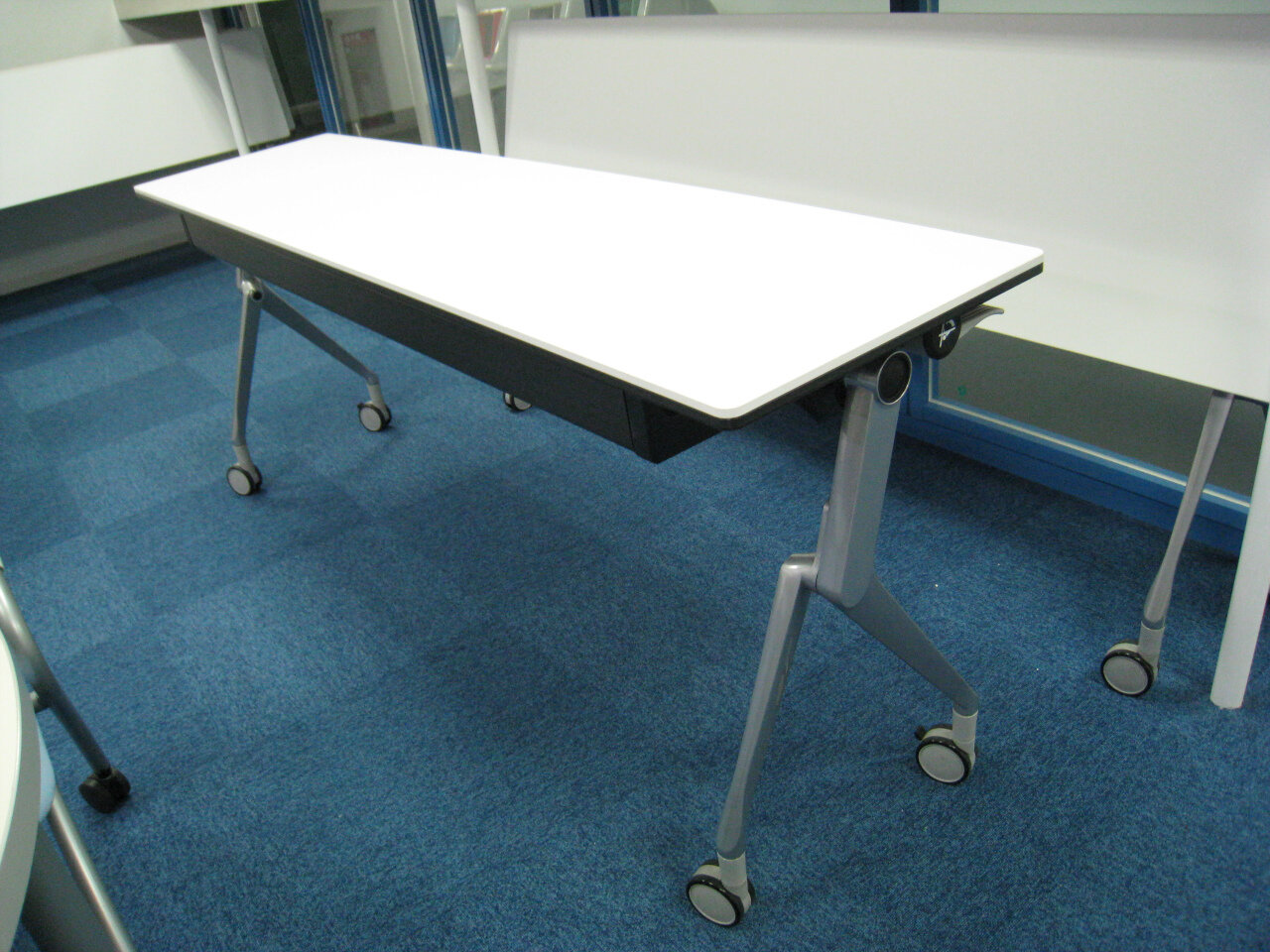 折りたたみ式　会議机 Foldable desk for meeting