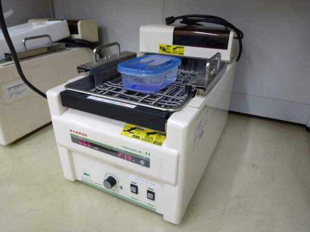 <12>恒温水浴培養器　Thermostatic Shaking Water Bath