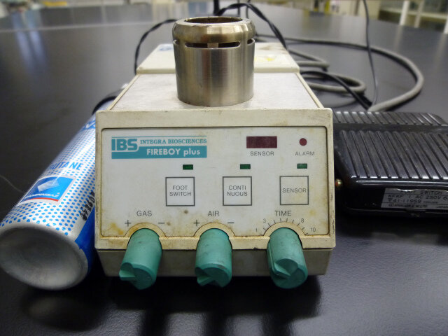 実験用バーナー Bunsen burner