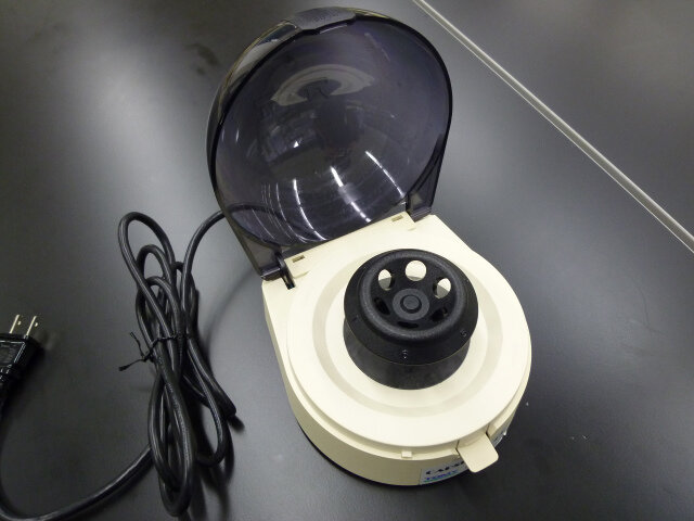 小型微量遠心機　Desk centrifuge