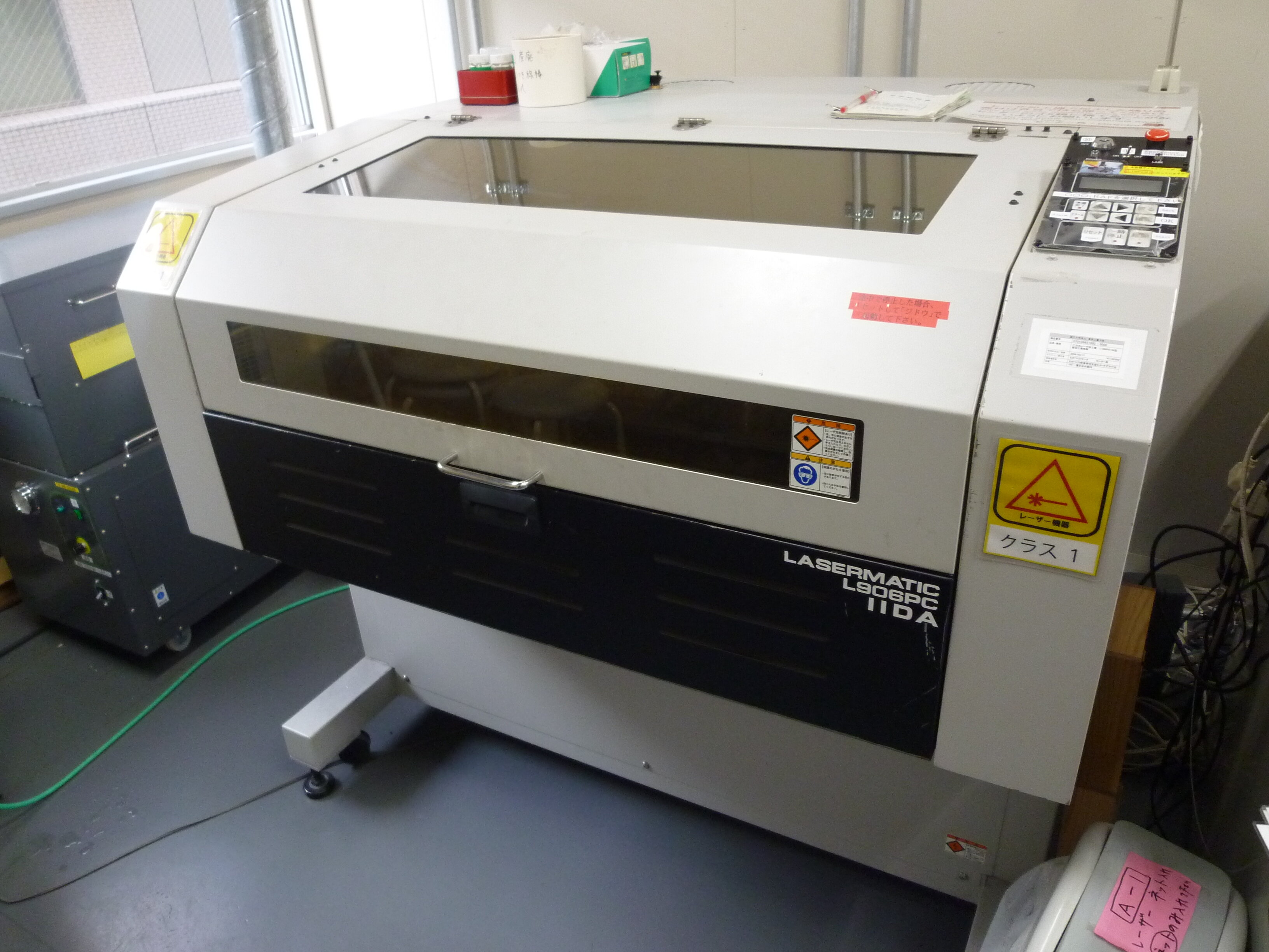 <01>レーザー加工機   Laser cutting and engraving machine