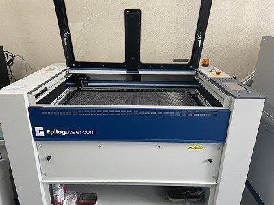 <01>レーザー加工機   Laser cutting and engraving machine