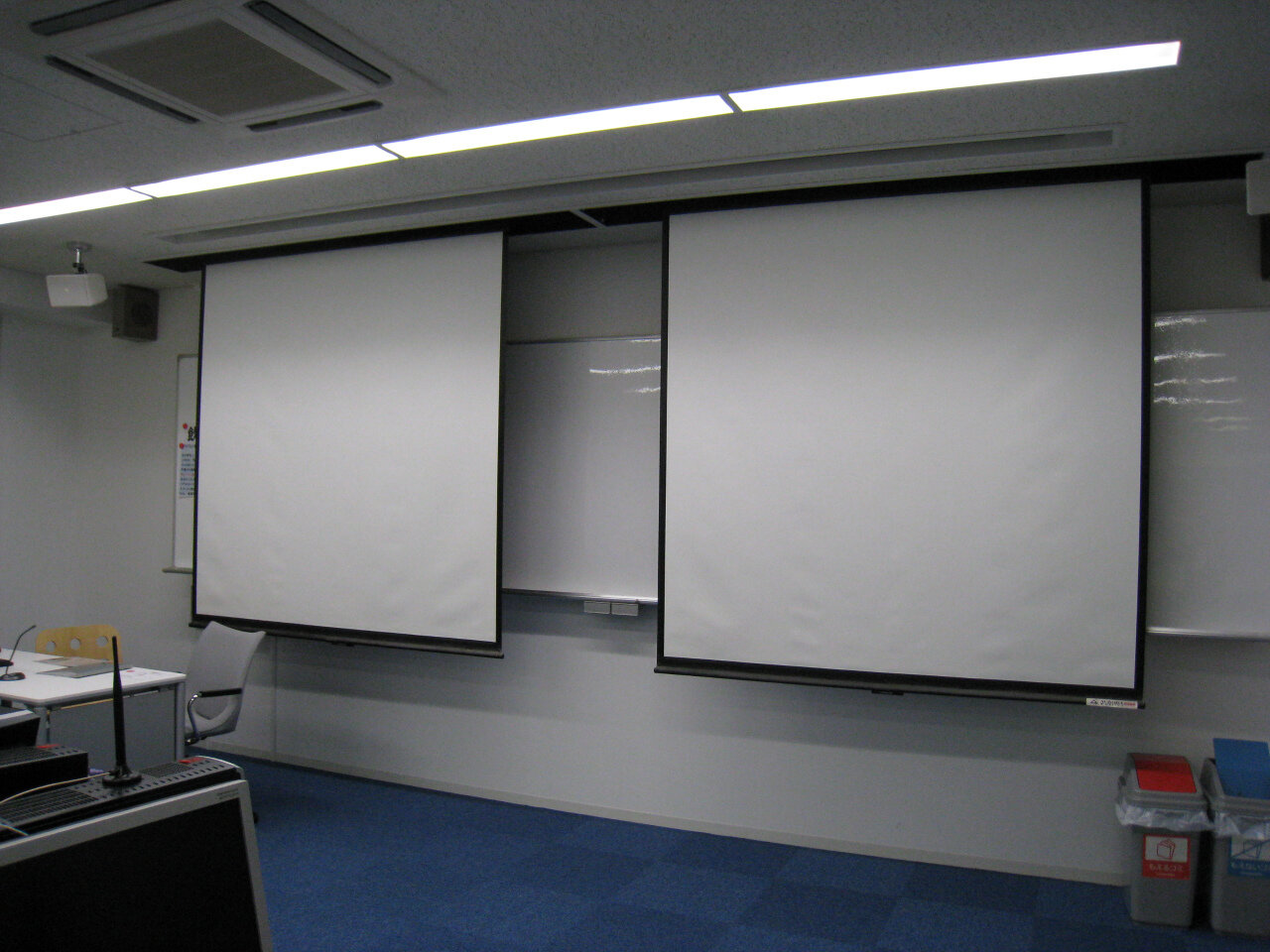 プロジェクタ＆スクリーン Projector and Screen