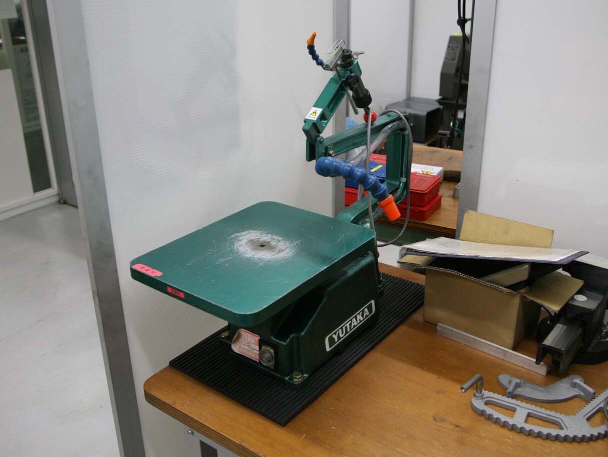 糸のこ盤　Scroll saw