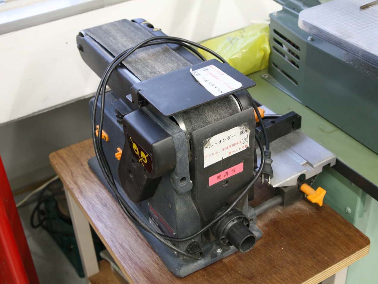 ベルトサンダー　Belt sander