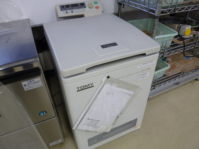 <05>多本架冷却遠心機　Cooling centrifugal machine